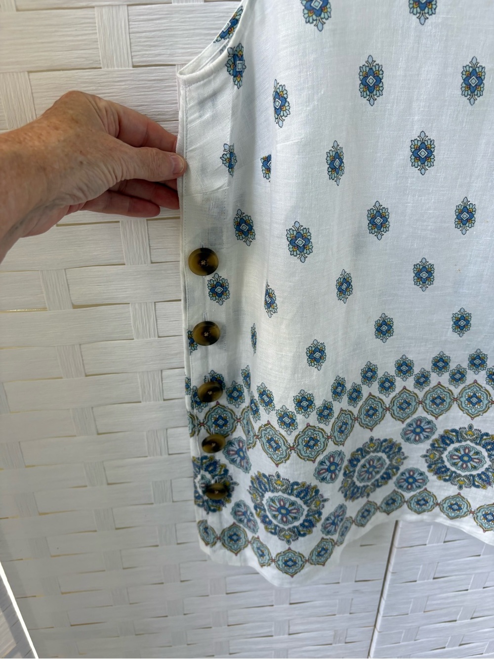J. Jill Love Linen Size M Sleeveless Top with Blue Medallion Print Cruise Cool - Picture 5 of 11